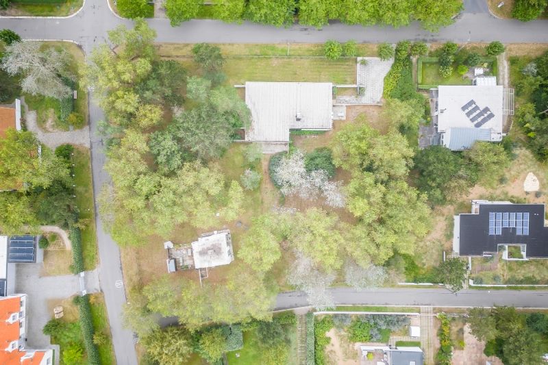 Beschermde modernistische villa op 3146m² gelegen in de Simli-wijk te Nieuwpoort-Bad. foto 30