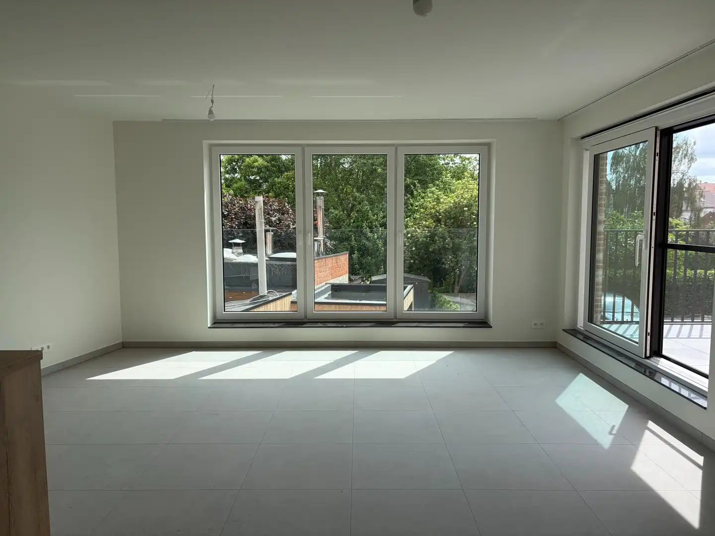 Modern en energiezuinig nieuwbouwappartement met ruim terras. foto {{pictureIndex}}