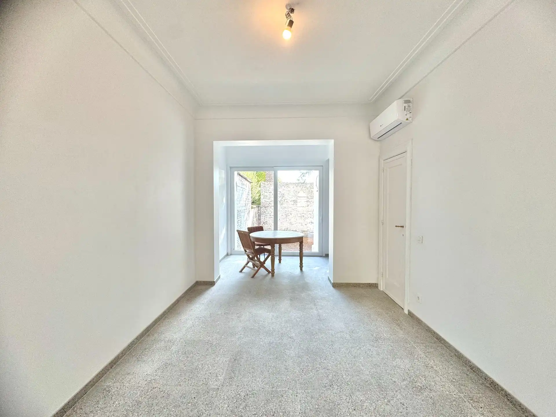 GERENOVEERDE HERENWONING | 3 KAMERS | TUIN | CENTRUM KORTRIJK foto 9