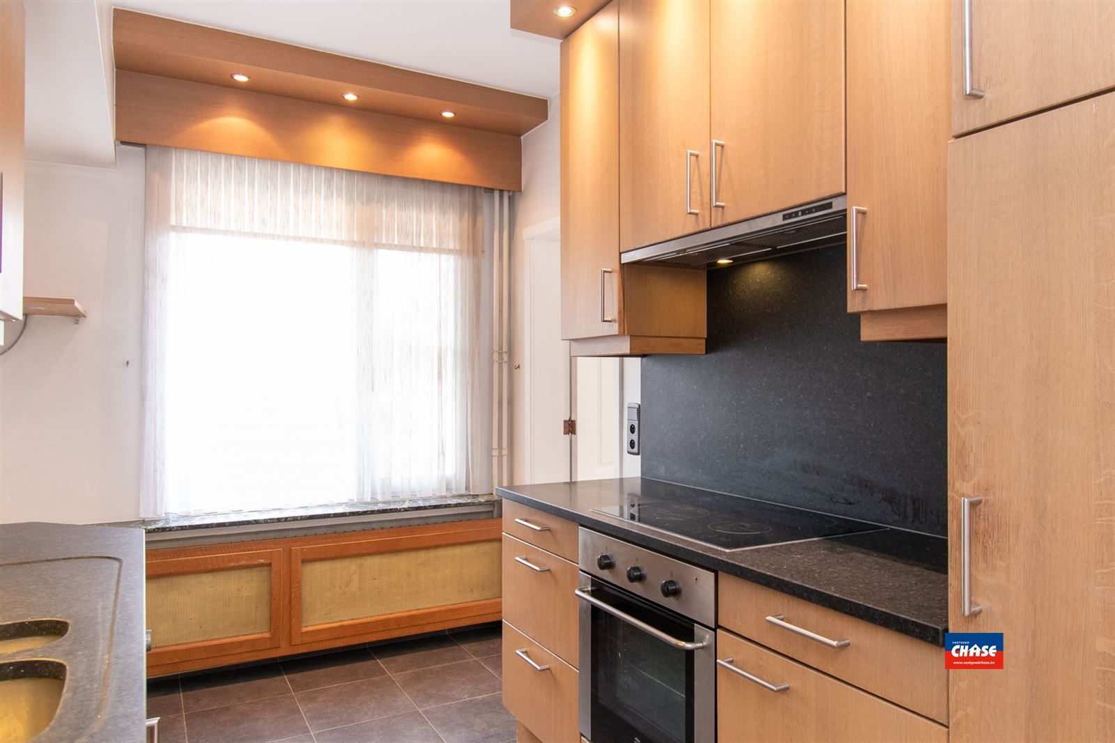Ruim appartement met twee slaapkamers foto 8