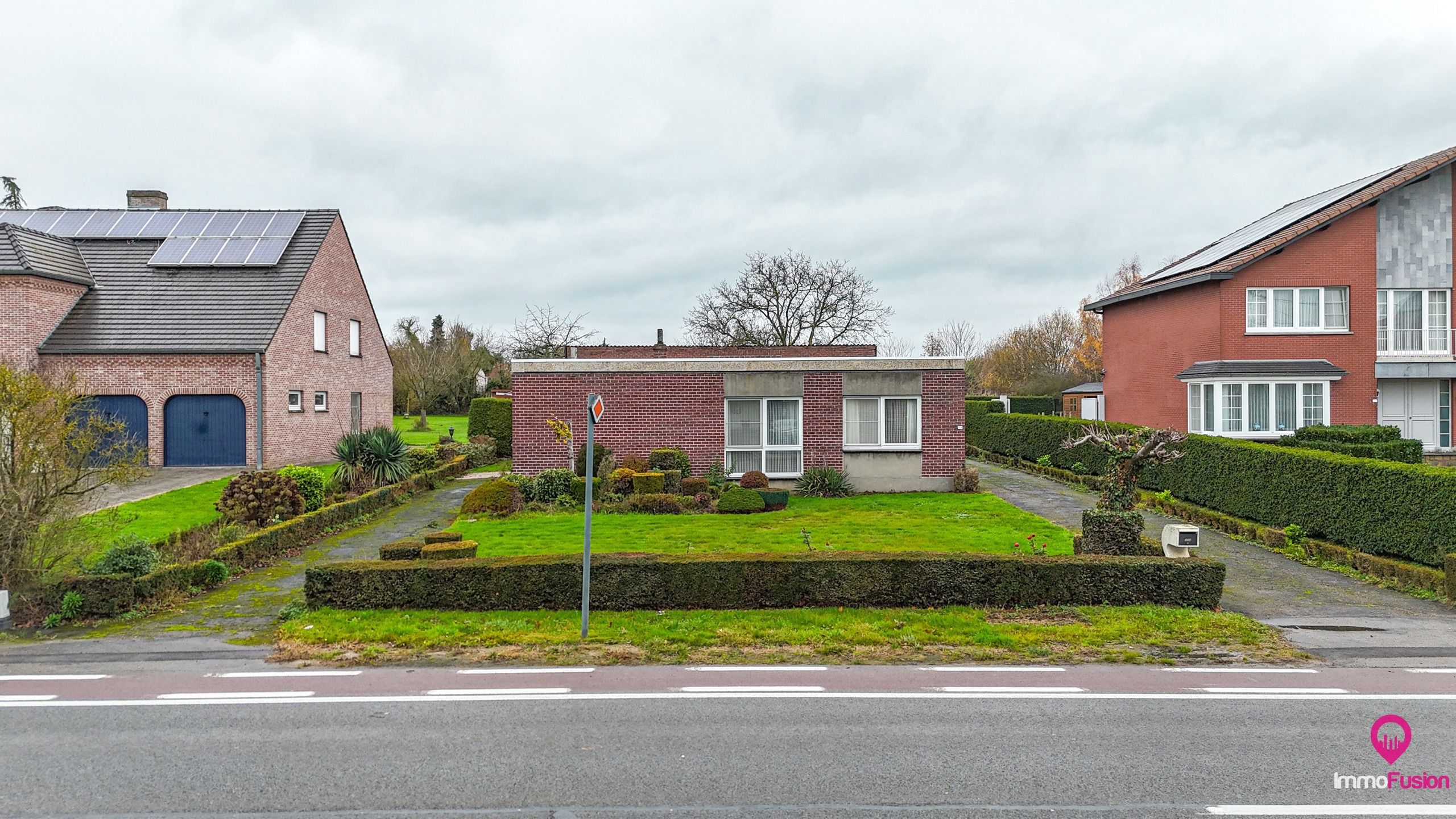 Bungalow met grote werkplaats en weide op 42 are in Alken foto 44