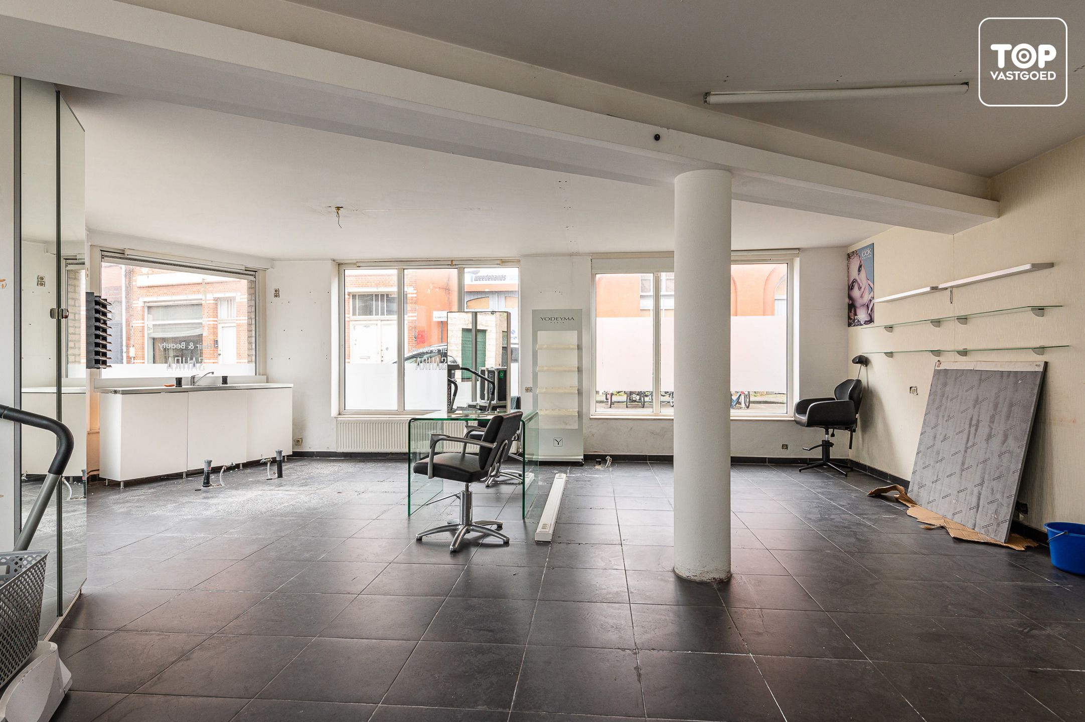 Commercieel interessant gelegen handelspand. Zeer interessant als opbrengsteigendom. foto 5