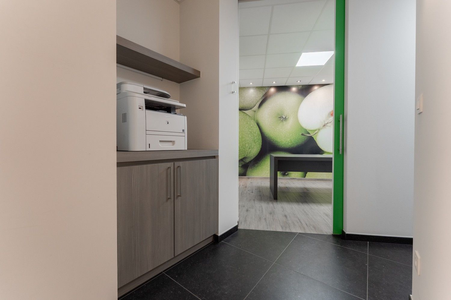 Mooi gerenoveerd handelspand pal in het centrum van Pelt met 7 parkeerplaatsen foto 26