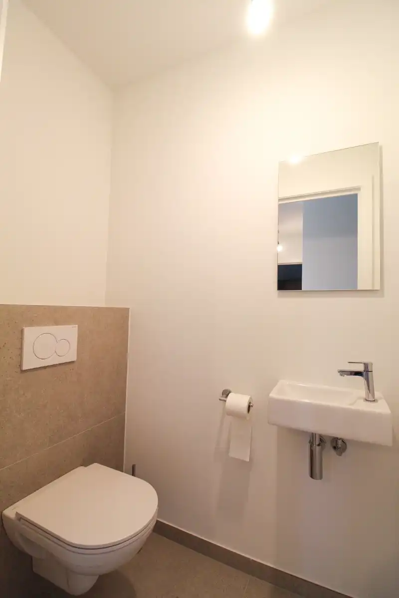 Modern en lichtrijk appartement te huur in Ingelmunster foto 9