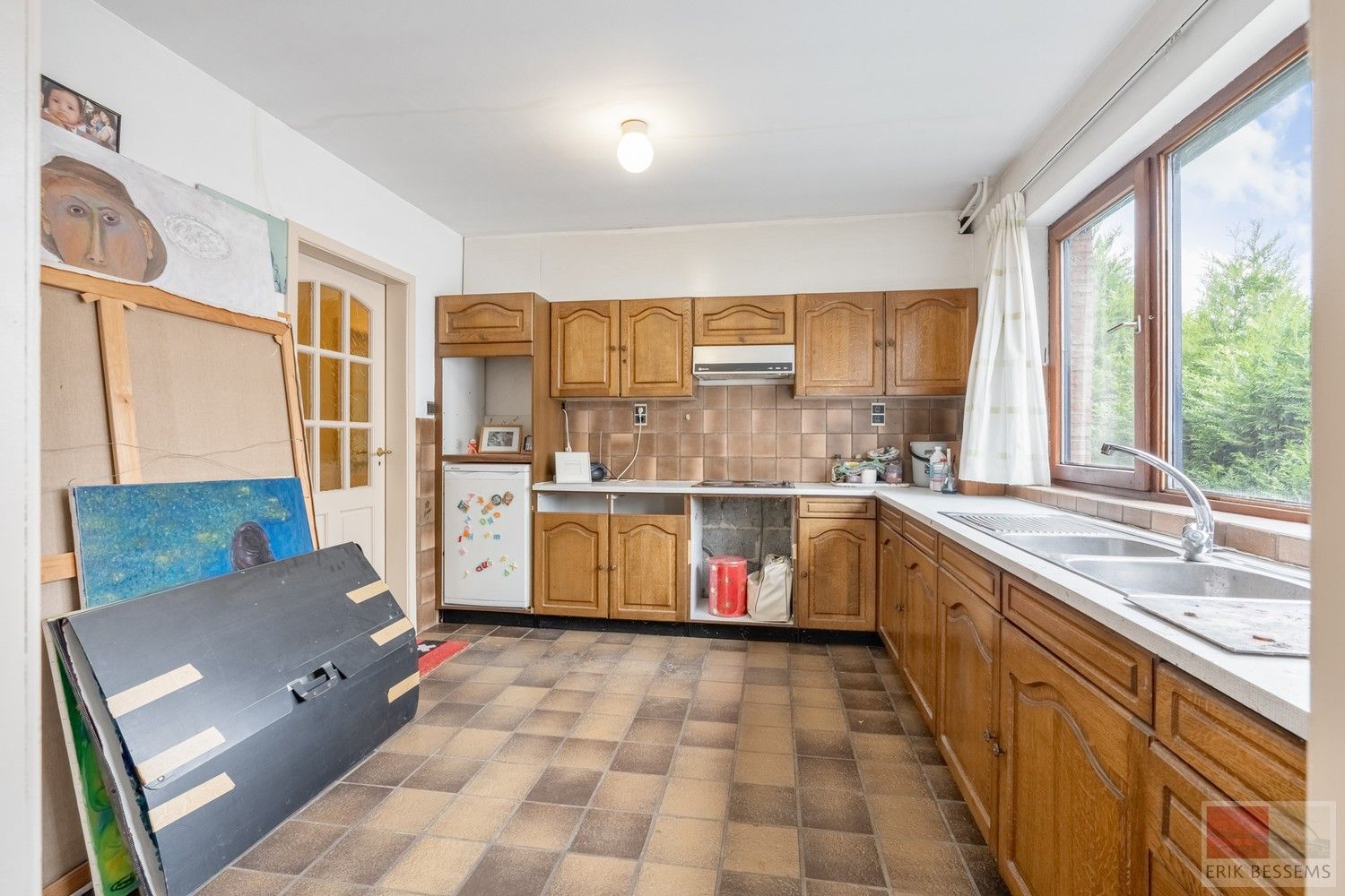 Karaktervolle woning uit 1980 bevindt zich op een perceel van maar liefst 1.399 m² en biedt een bewoonbare oppervlakte van 278 m² foto 25