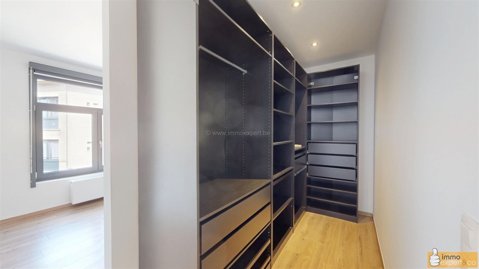 TERNAT: Woning met 2 slpks, pal in het centrum foto 13