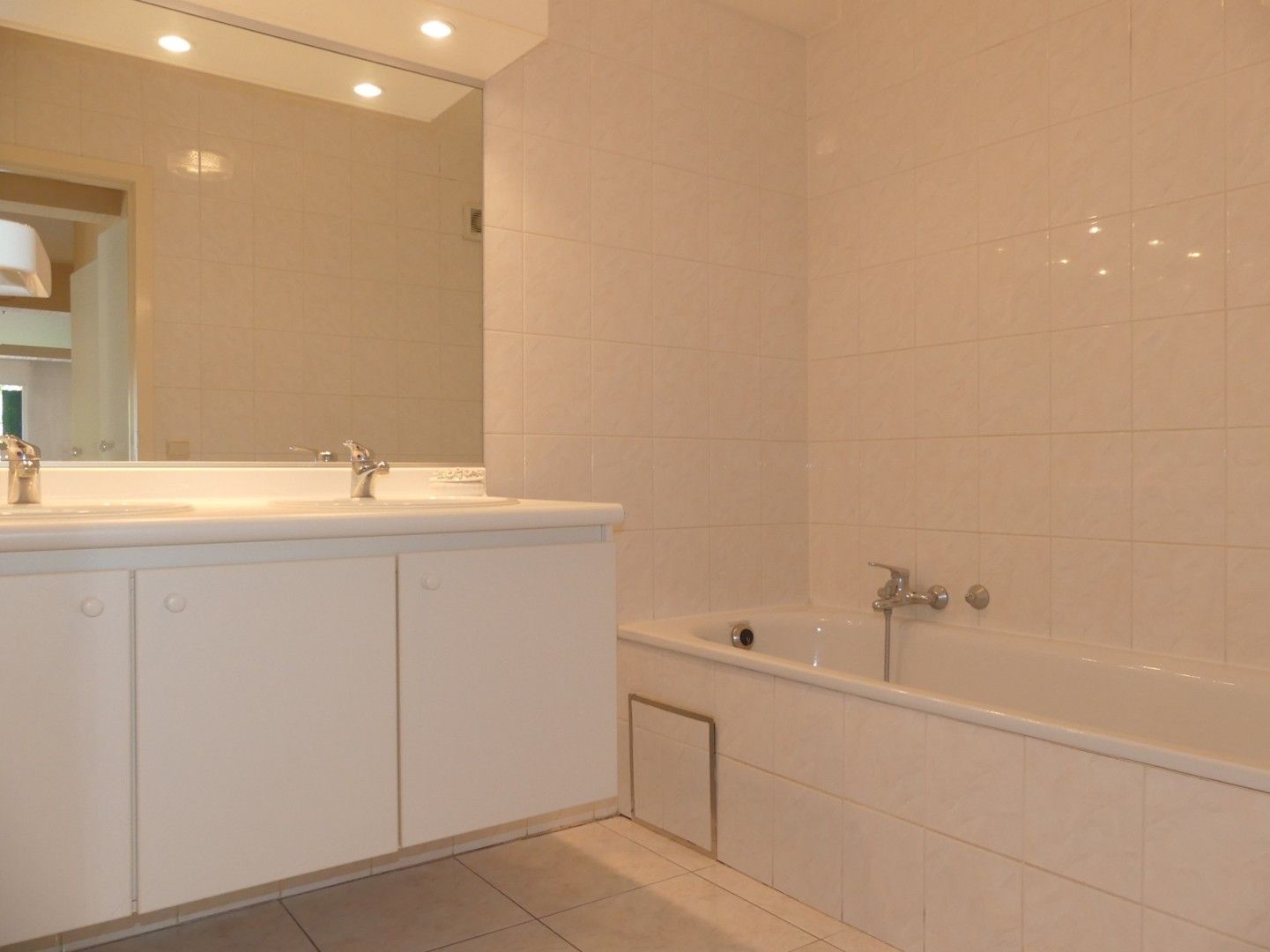 Gezellig appartement met 2 slaapkamers, 2 terrassen en private autostandplaats foto 9