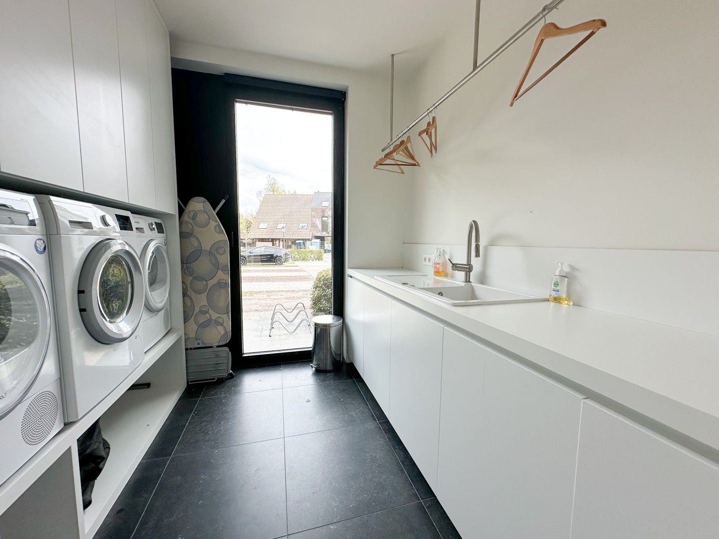Luxueus gelijkvloers appartement in het hart van Zomergem foto 19