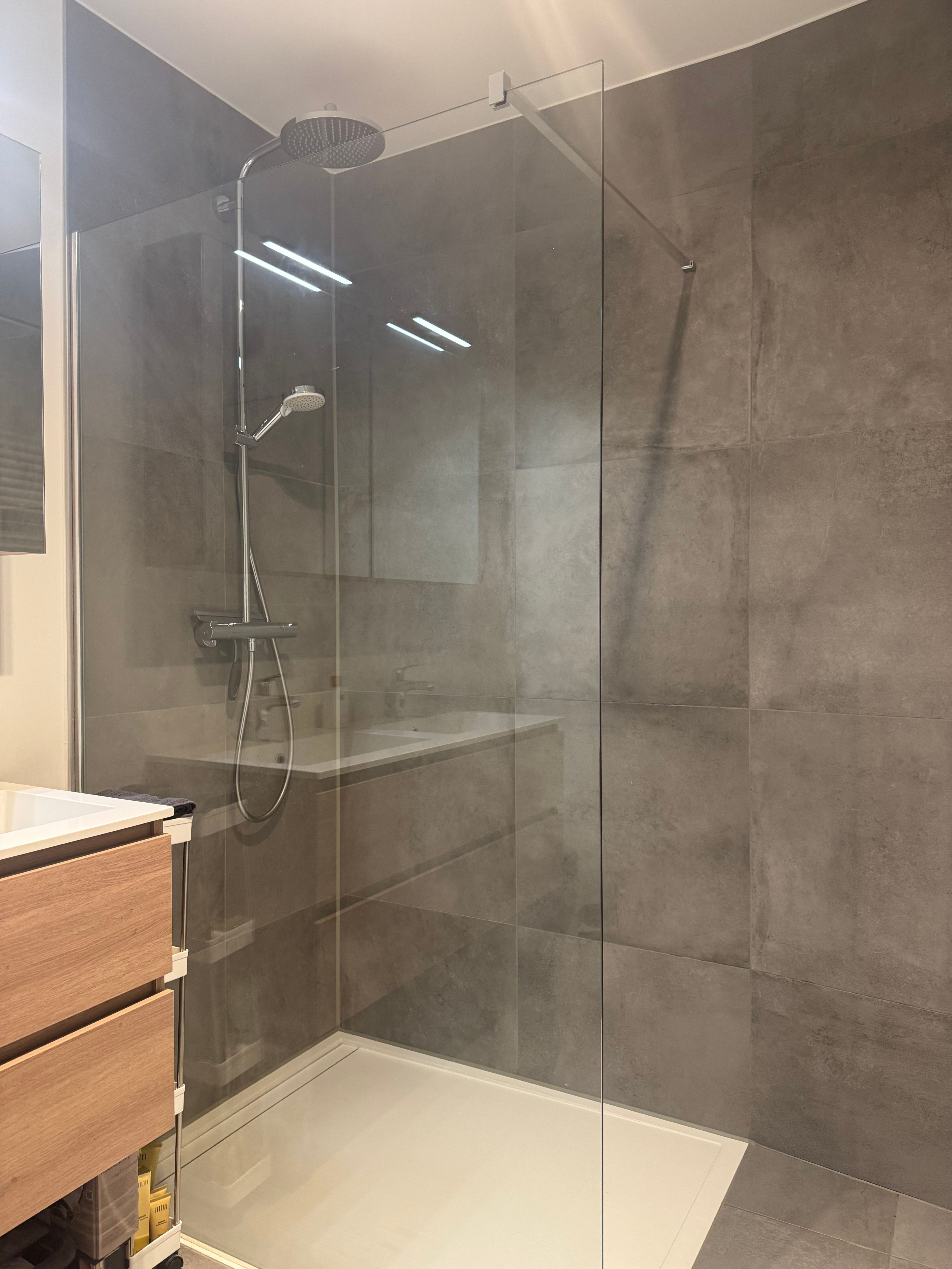 Modern appartement met terras en parkeerplaats in Residentie Vlinderpark – centrum Genk foto 8