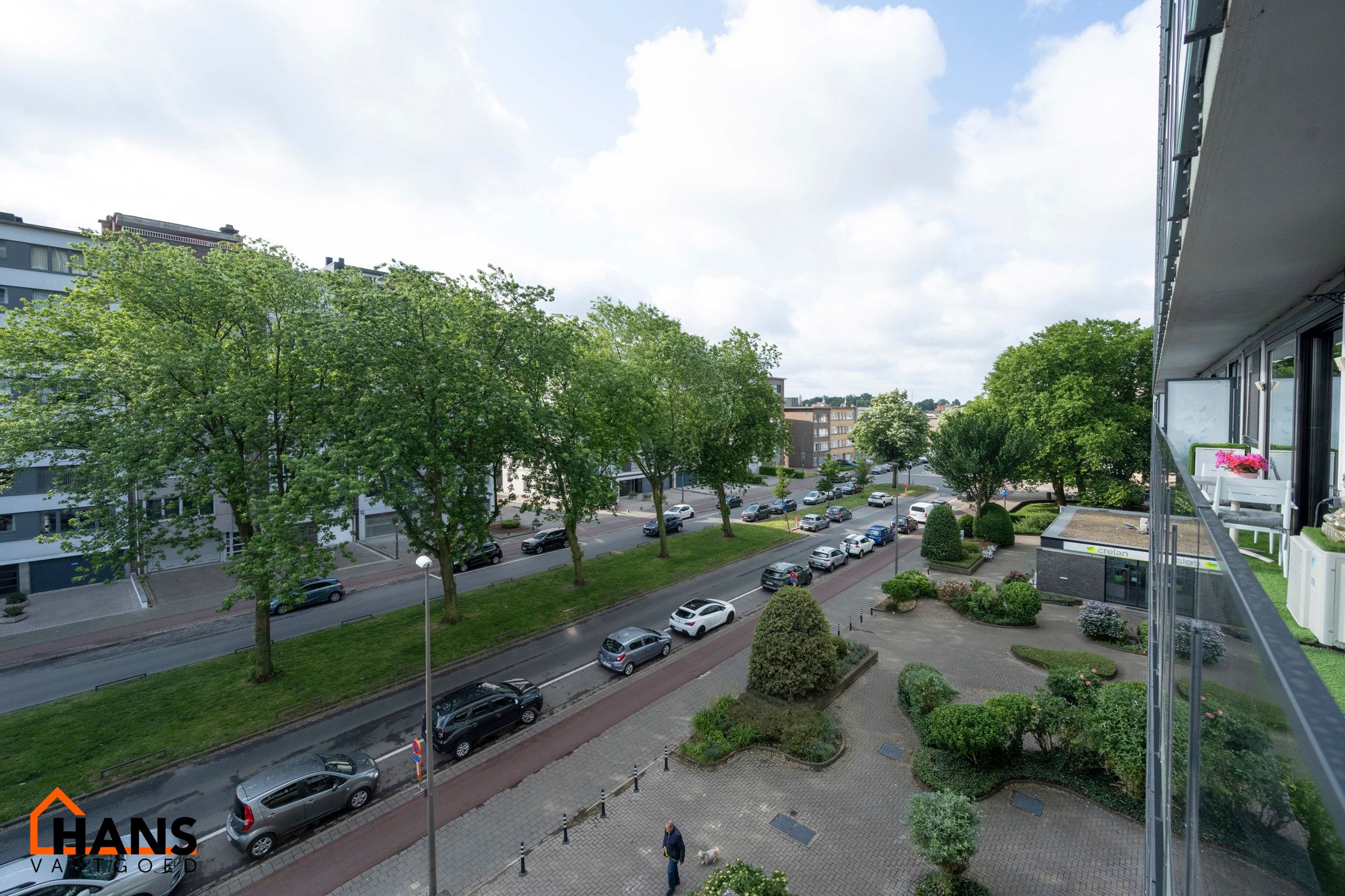 Riant appartement + staanplaats + kelder foto 2
