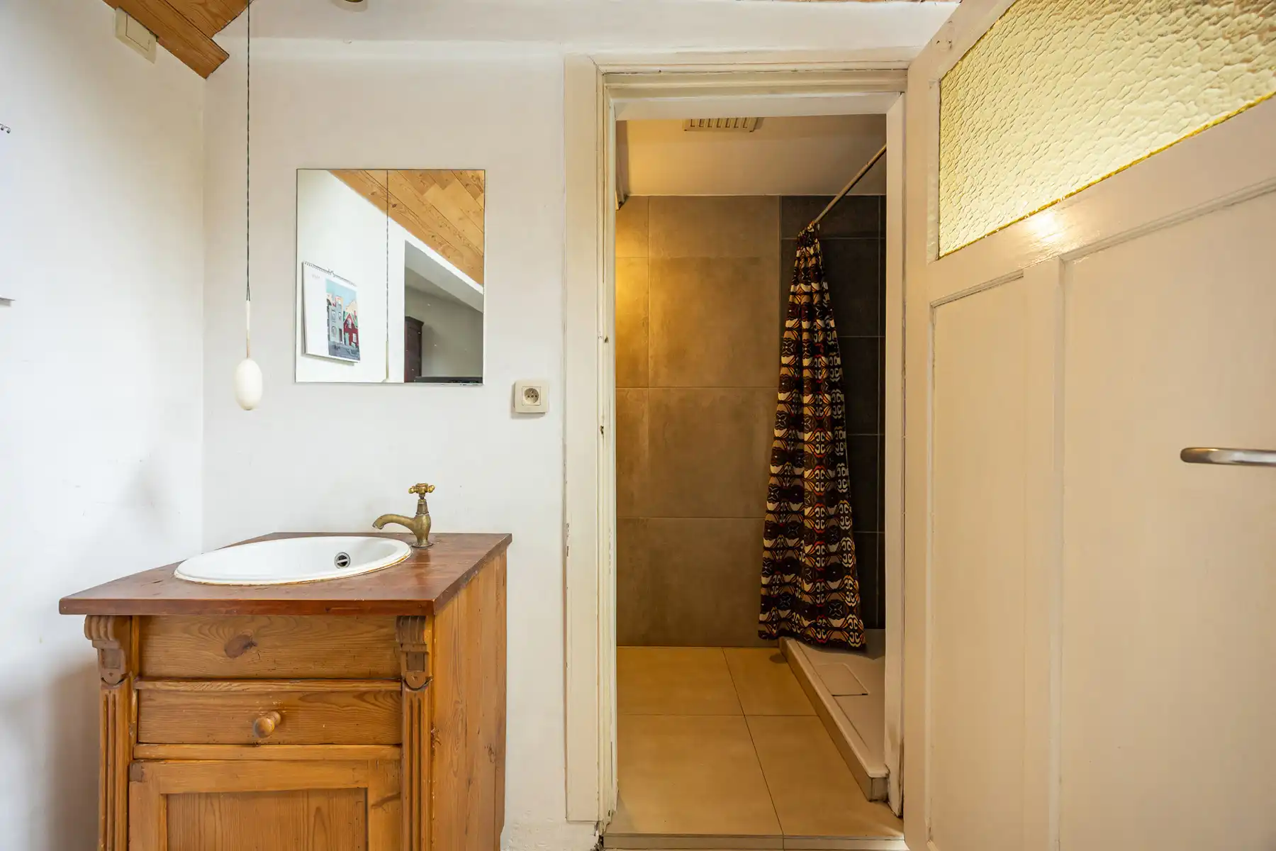 Stadswoning op een perceel van 230 m² met toegang achteraan de tuin. foto 9