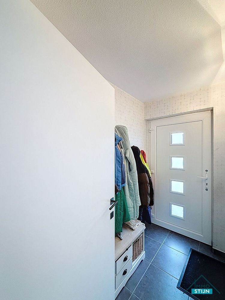 Gezinswoning met 4 slaapkamers in rustige doodlopende straat foto 2