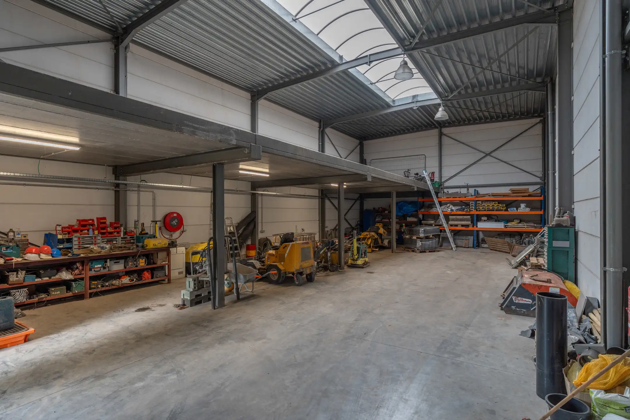 Goedgelegen KMO-unit met autostaanplaats te Lilsedijk Beerse foto 5