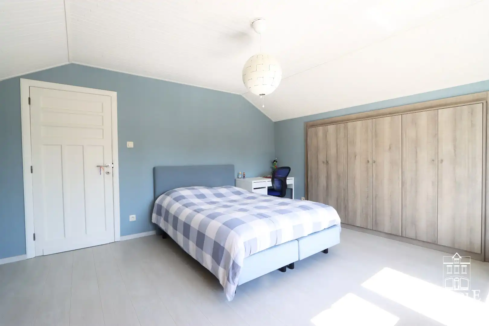 Compleet gerenoveerde charmante gezinswoning met tuin foto 18