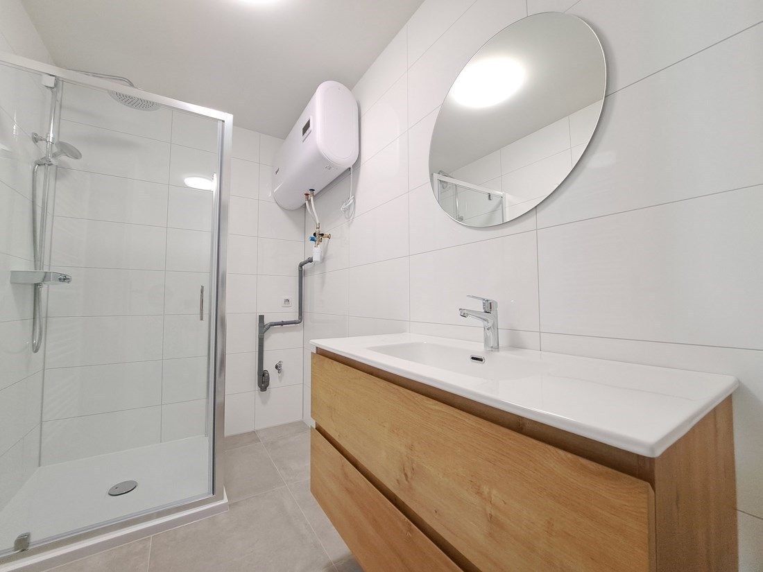 Knap gerenoveerd appartement te Genk centrum foto 16