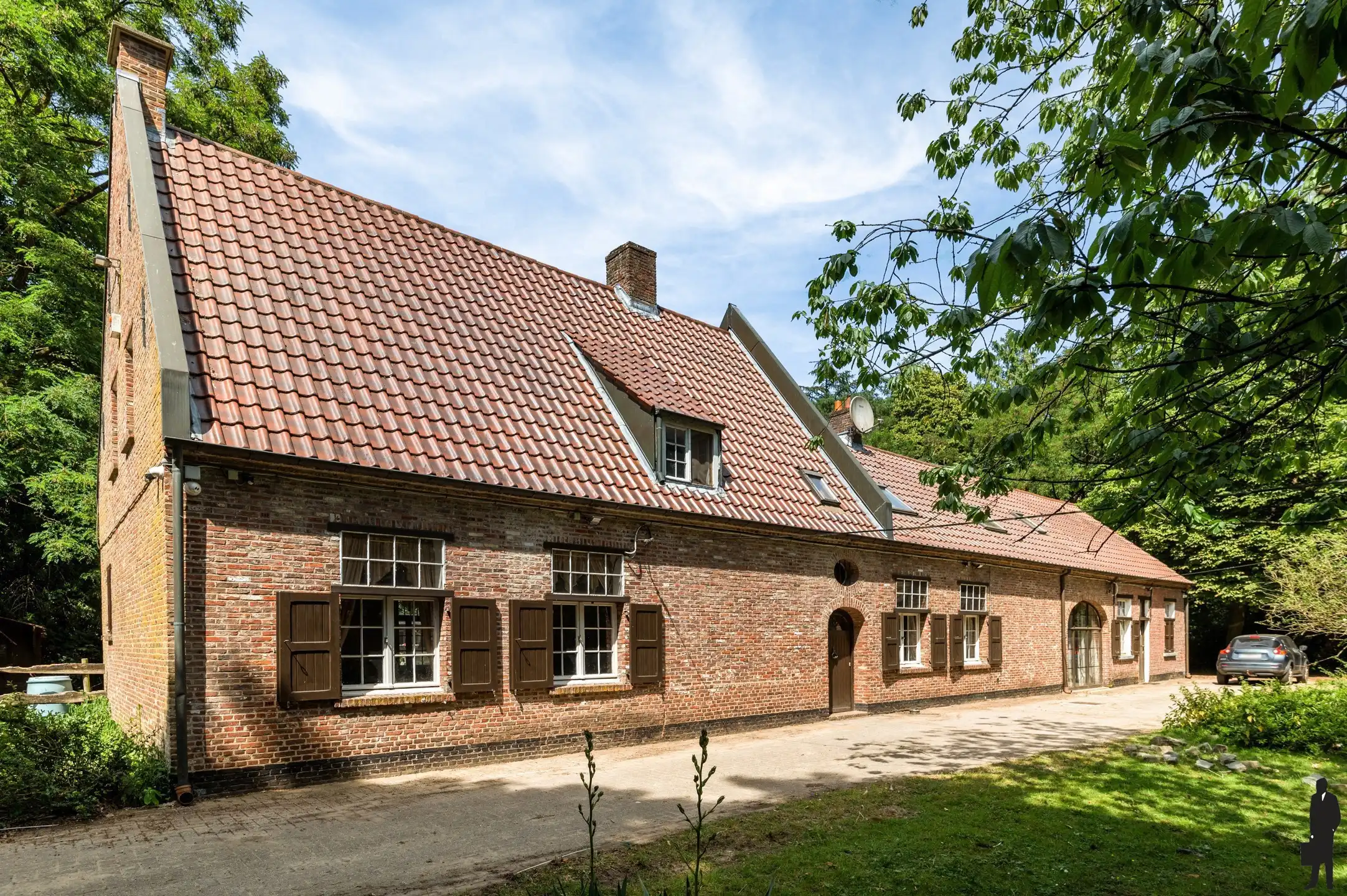 Riante hoeve op uitzonderlijk domein van bijna 10 ha foto 10