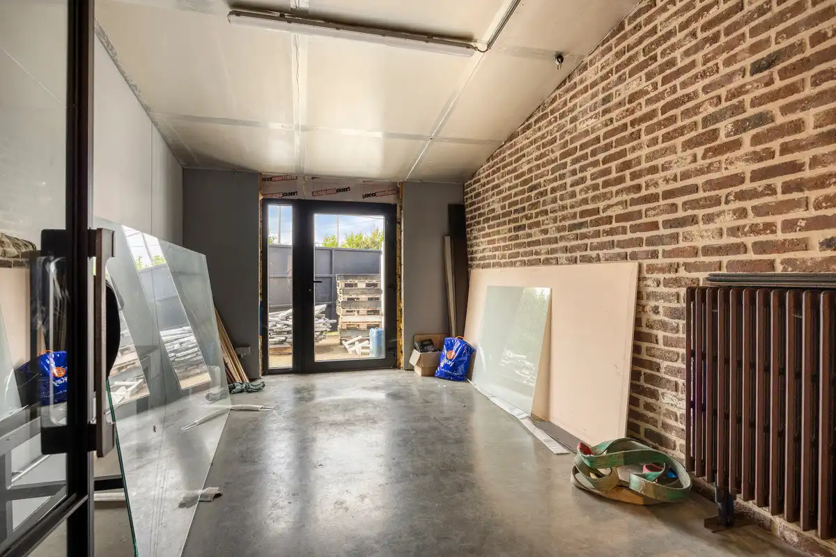 GUNSTIG GELEGEN MAGAZIJN VAN CA 442M² TE KORTESSEM LANGS N20 - OPBRENGSTEIGENDOM foto 4