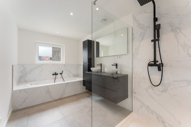 Rumbeke-'t Sterrebos. TWEEGEVEL-VILLA met hoogstaande afwerking, verfijnd interieur en ruime leefruimte. 3 slaapkamers en 2 badkamers. Exclusief mooi aanbod / uistekende ligging ! foto 10
