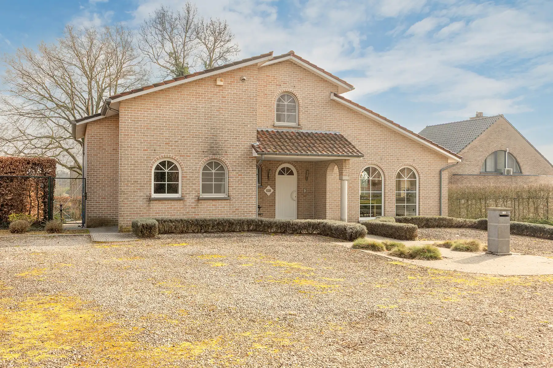 INSTAPKLARE, RIANTE GEZINSWONING MET 5 SLAAPKAMERS,  RUIMTE VOOR VRIJ BEROEP, INPANDIGE GARAGE IN KELDER EN GUNSTIG EPC OP PERCEEL VAN 11A30CA TE OUDSBERGEN foto 25