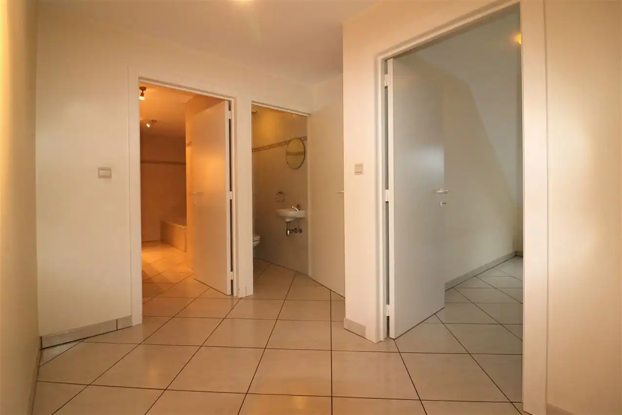 Duplex met 3 slpk., ruim terras en garage nabij station foto 13