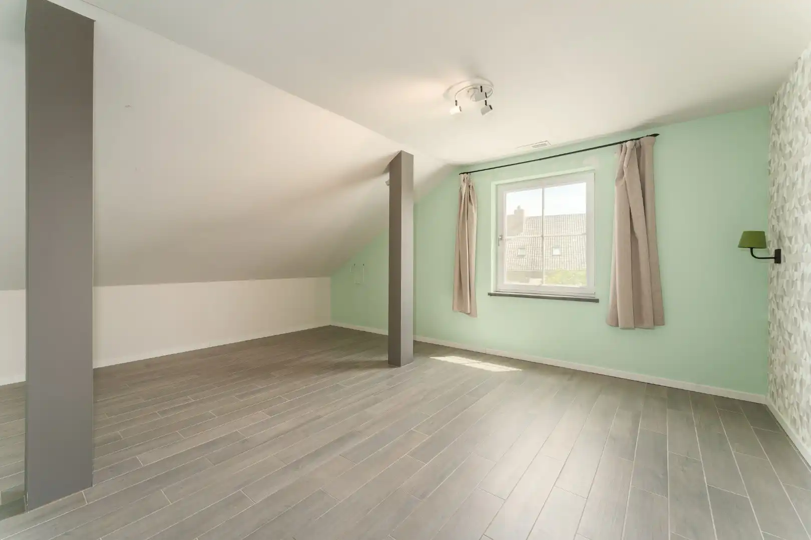Ruime en recente halfopen bebouwing met 3 volwaardige slaapkamers foto 11