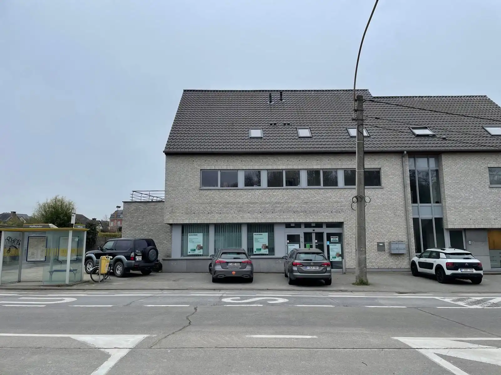 ERONDEGEM - Moduleerbaar handelspand op toplocatie. foto {{pictureIndex}}