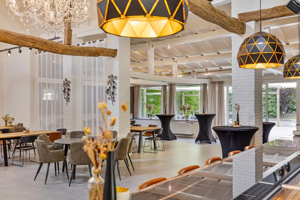 Exclusieve kans: Charmante vierkantshoeve te Diepenbeek – veelzijdige handelszaak met karakter foto 7