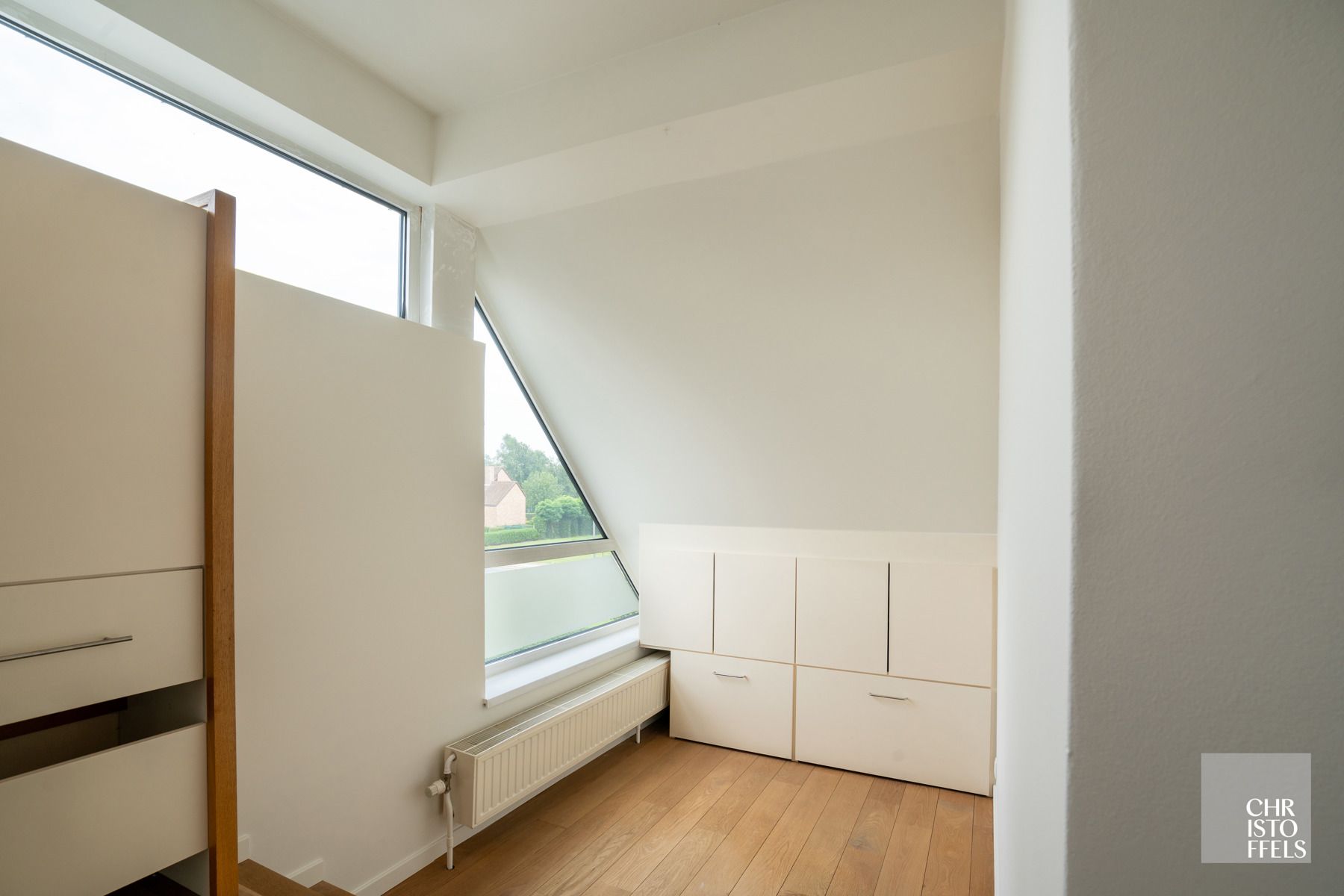 TE HUUR - Penthouse (186 m²) met privé tuin en terras in Zutendaal! foto 8