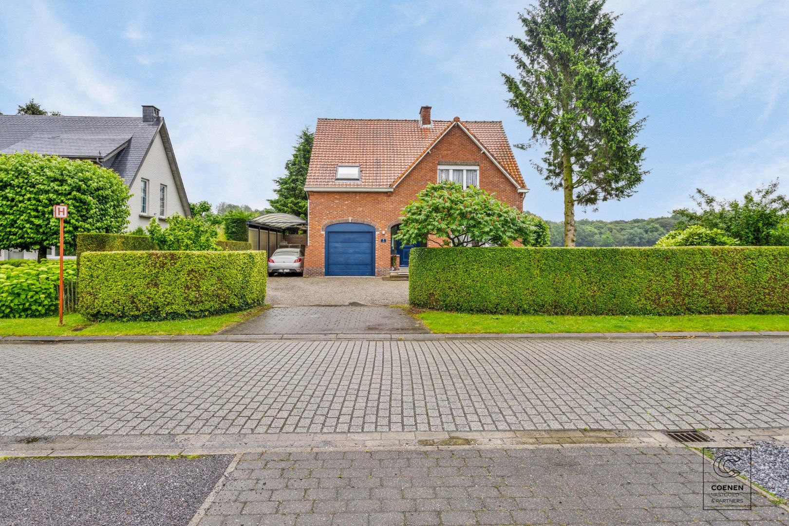 Ruime woning met bew. opp. van 250 m², 4 slpk's op 1405 m² op een schitterende locatie te Wijnegem! foto 3