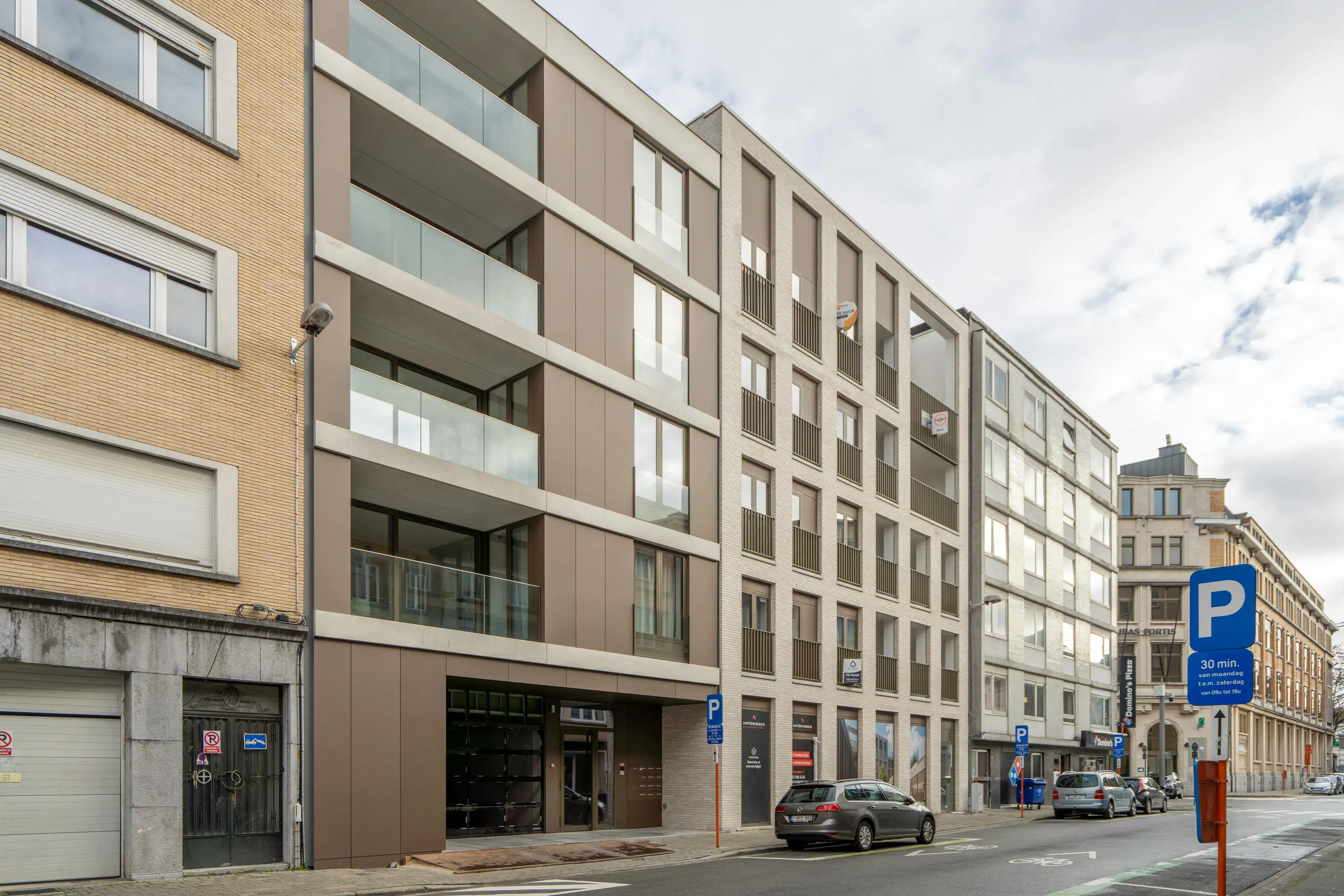 Kwalitatief tweeslaapkamerappartement in centrum Kortrijk! foto 13