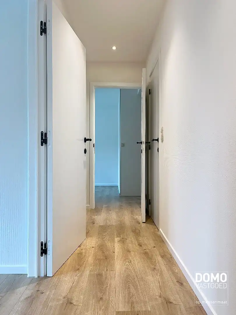 VOLLEDIG GERENOVEERDE WONING MET 3 SLAAPKAMERS EN ZUIDGERICHTE TUIN foto 23