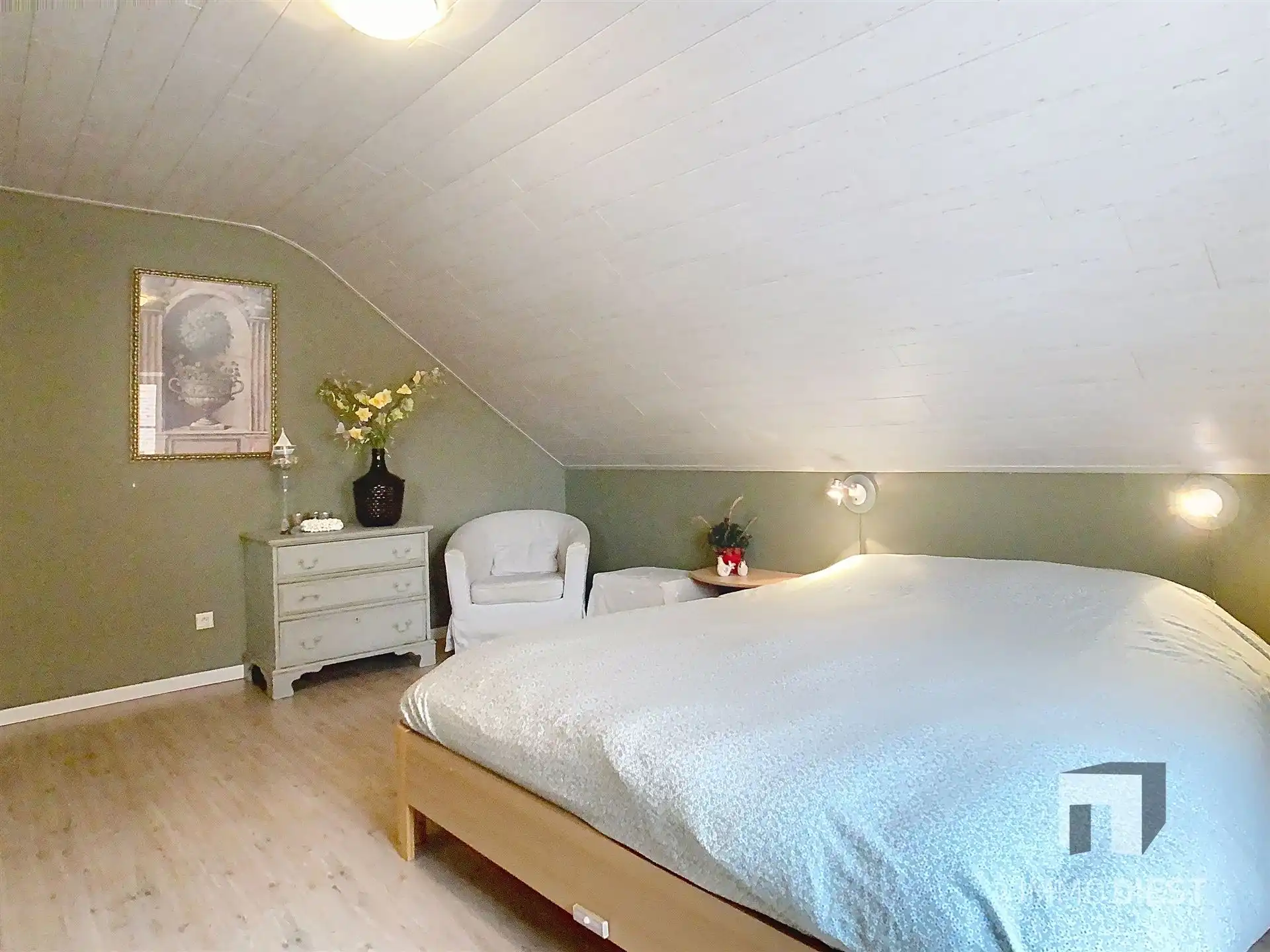 Energiezuinige en prima onderhouden gezinswoning met 4/5 slaapkamers en zwembad op 10 are. foto 27