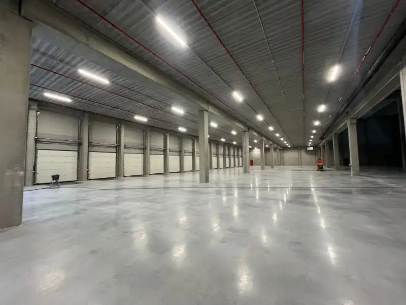 Logistiek gebouw te huur foto 5