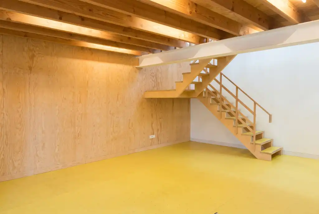 Uniek vastgoed! Exclusieve en creatieve site met twee kantoorruimtes, een polyvalent handelspand, een short-staystudio en een bijzonder architecturale split-levelwoning met ruime tuin, op een boogscheut van het stadscentrum. foto 31