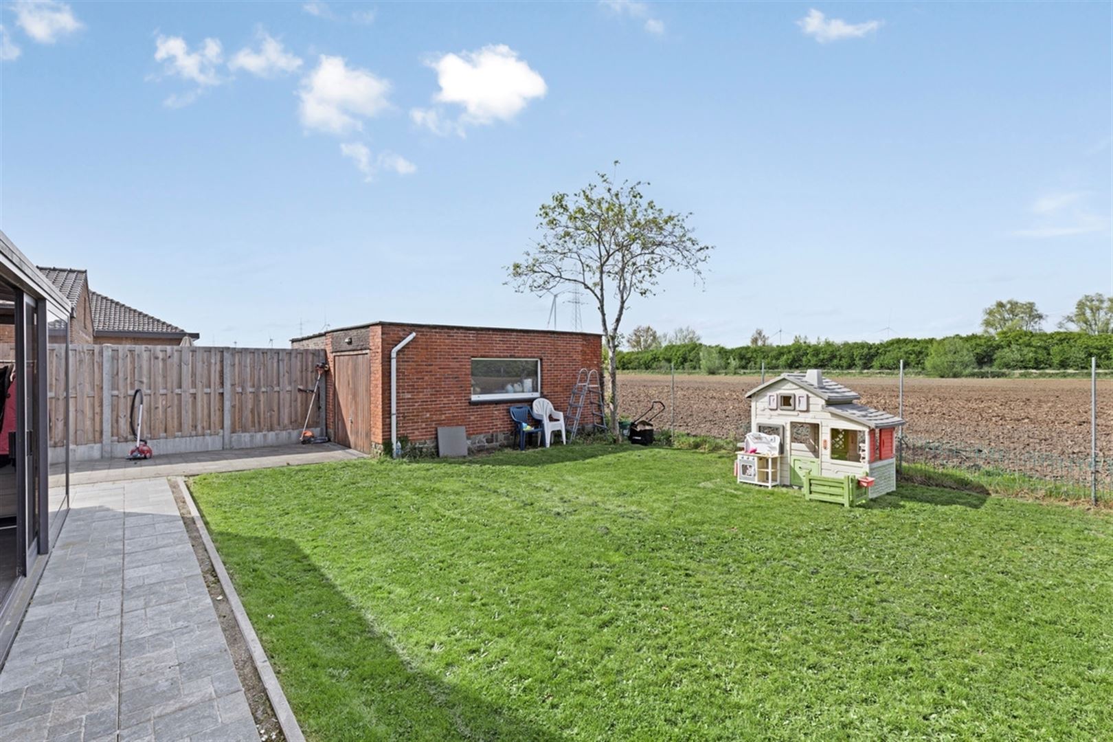 Instapklare open bebouwing op 480 m² met 3 slaapkamers en 2 badkamers. foto 19