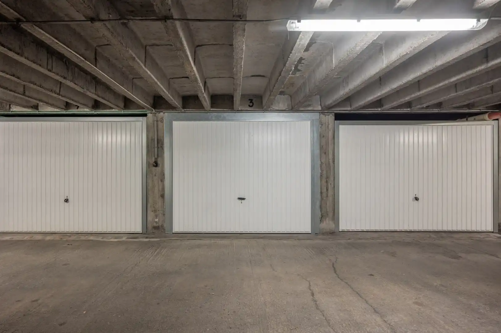 Groot appartement met drie slaapkamers en garage nabij het centrum van Brugge foto 11