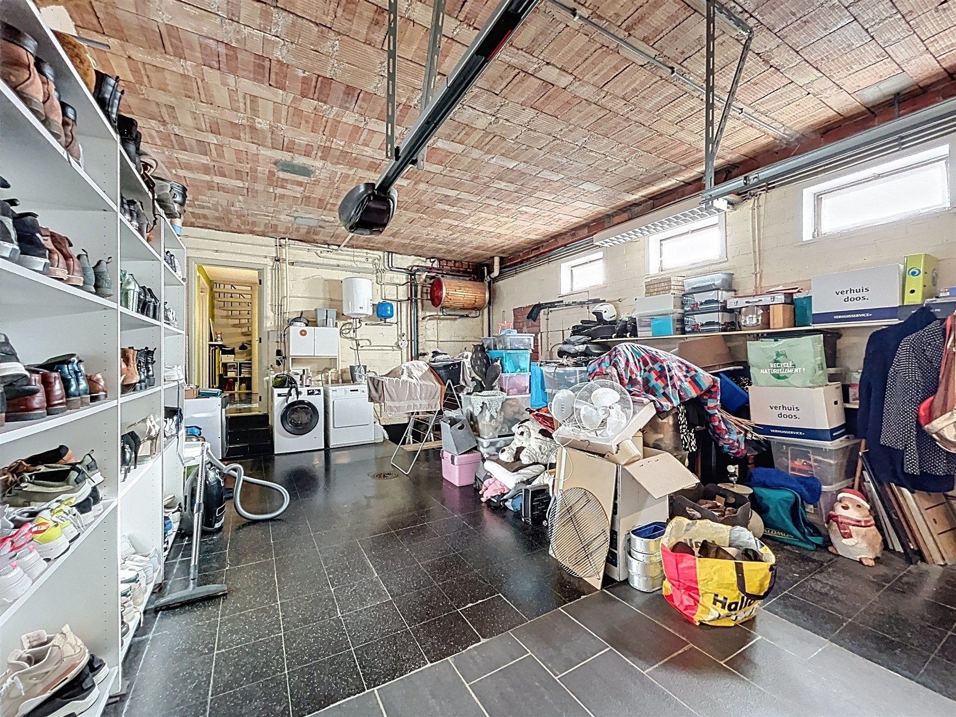 Charmante te renoveren woning op prachtig perceel van 1100m². foto 9