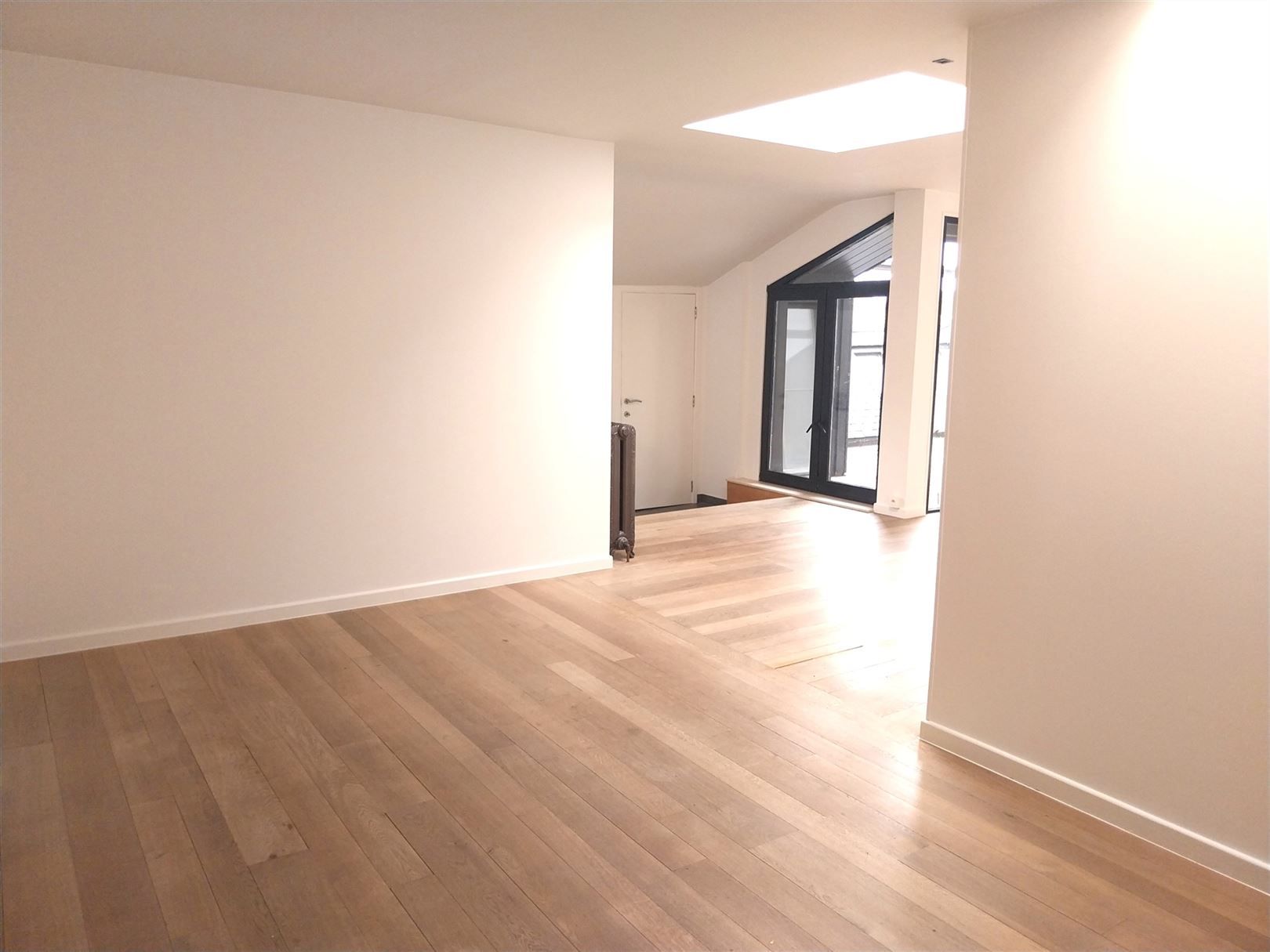 TE HUUR: Ruim appartement met 3 slaapkamers te Genk! foto 5