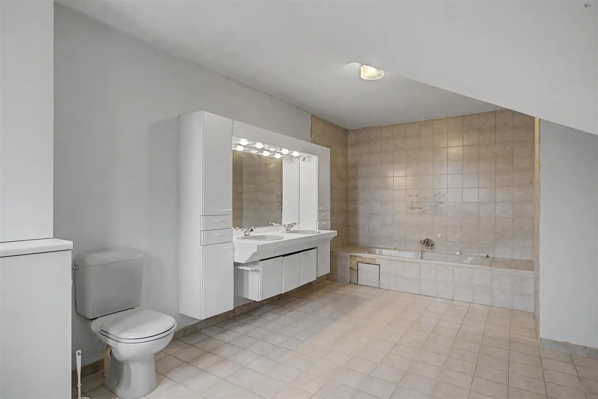 Half open bebouwing met een uitstekende basis foto 16