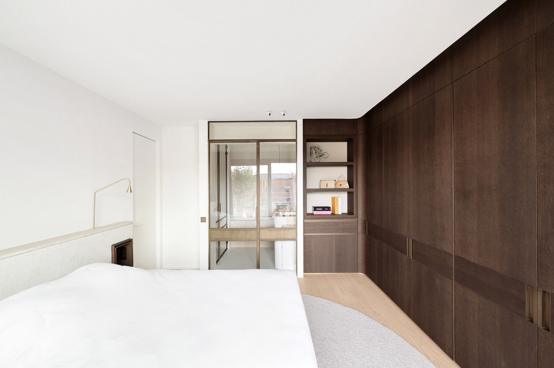 Exclusief en luxueus gerenoveerd appartement met frontaal zeezicht op topligging in Het Zoute foto 36