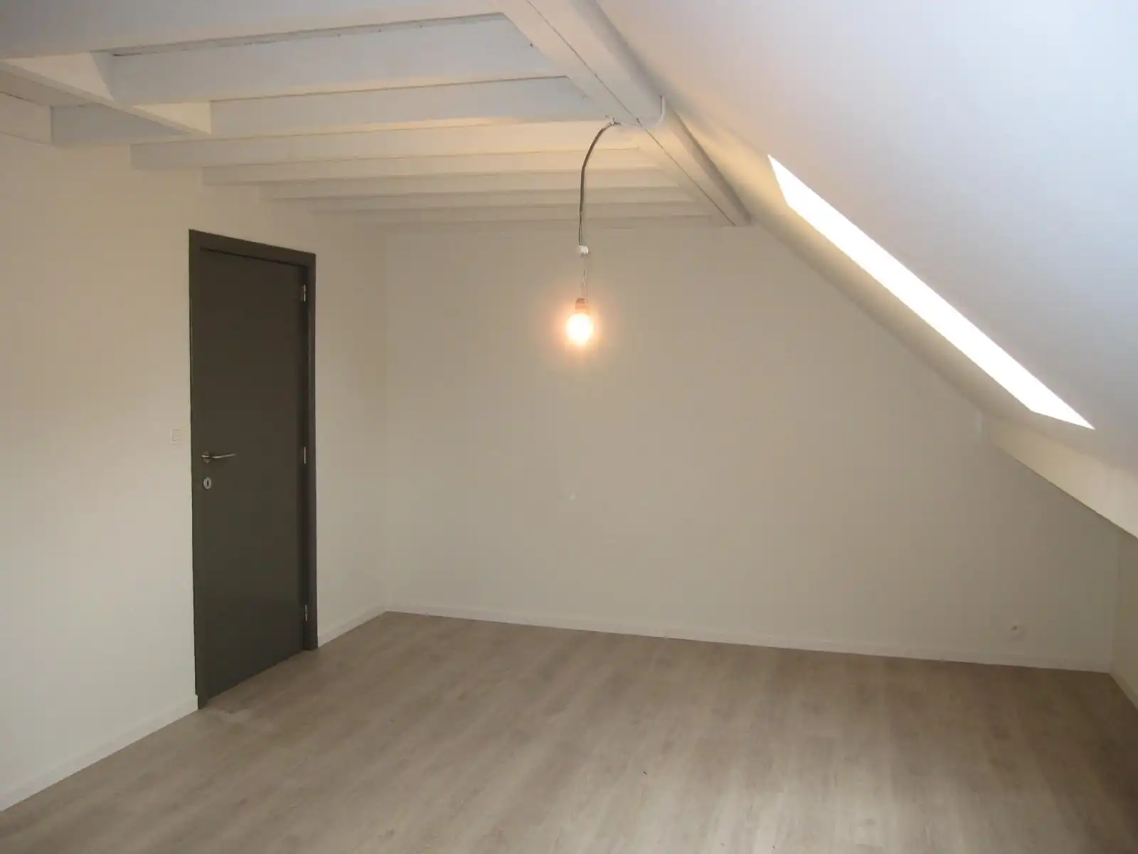 Ruim 3-slpk. appartement met garage foto 9