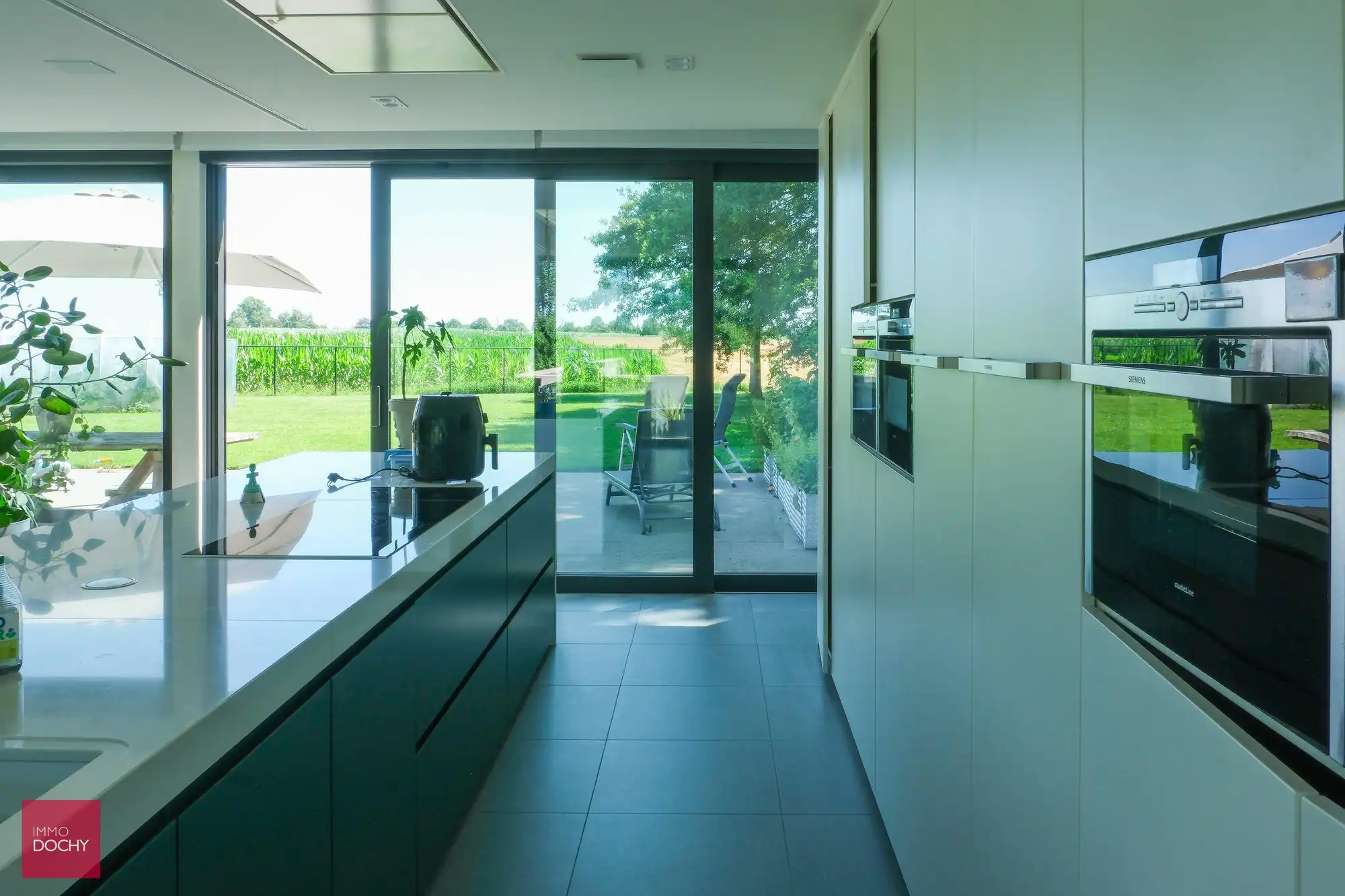 Tijdloze luxe-villa met landelijk zicht foto 21
