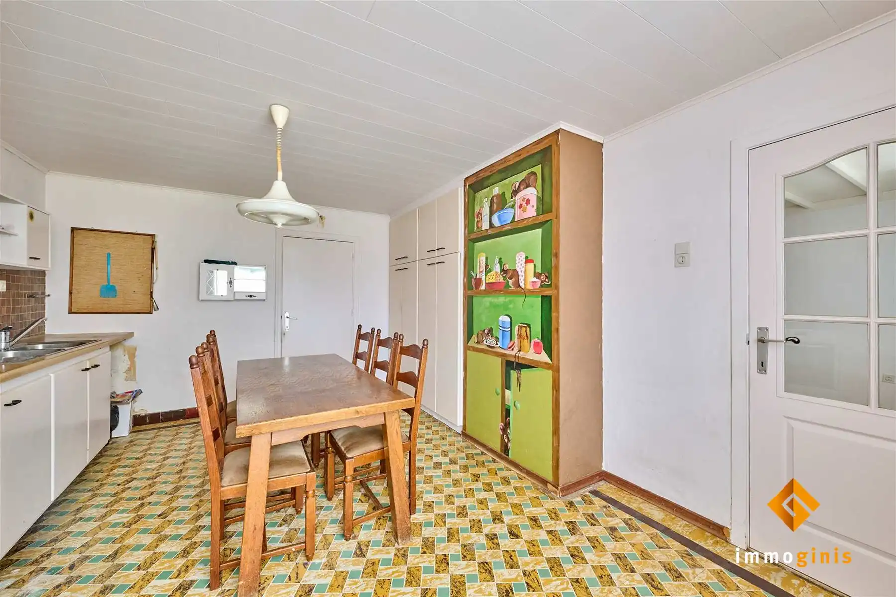 Verrassend ruime, te renoveren woning met 3 slaapkamers en uitbreidingsmogelijkheden op zolder! foto 7