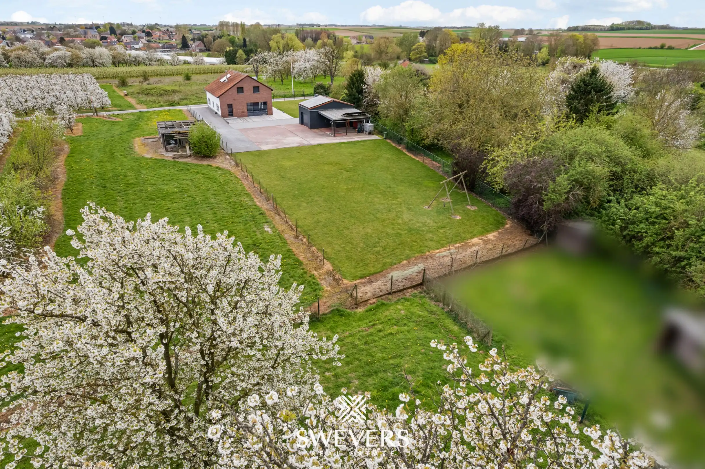 Instapklare open bebouwing met ruime tuin en prachtig uitzicht tussen de boomgaarden in Gingelom foto 34
