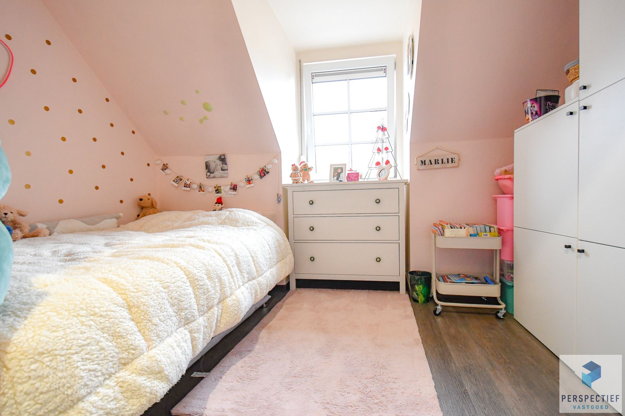 Ruim gerenoveerde woning met 2 slaapkamers, terras, tuin en parkeermogelijkheid foto 11