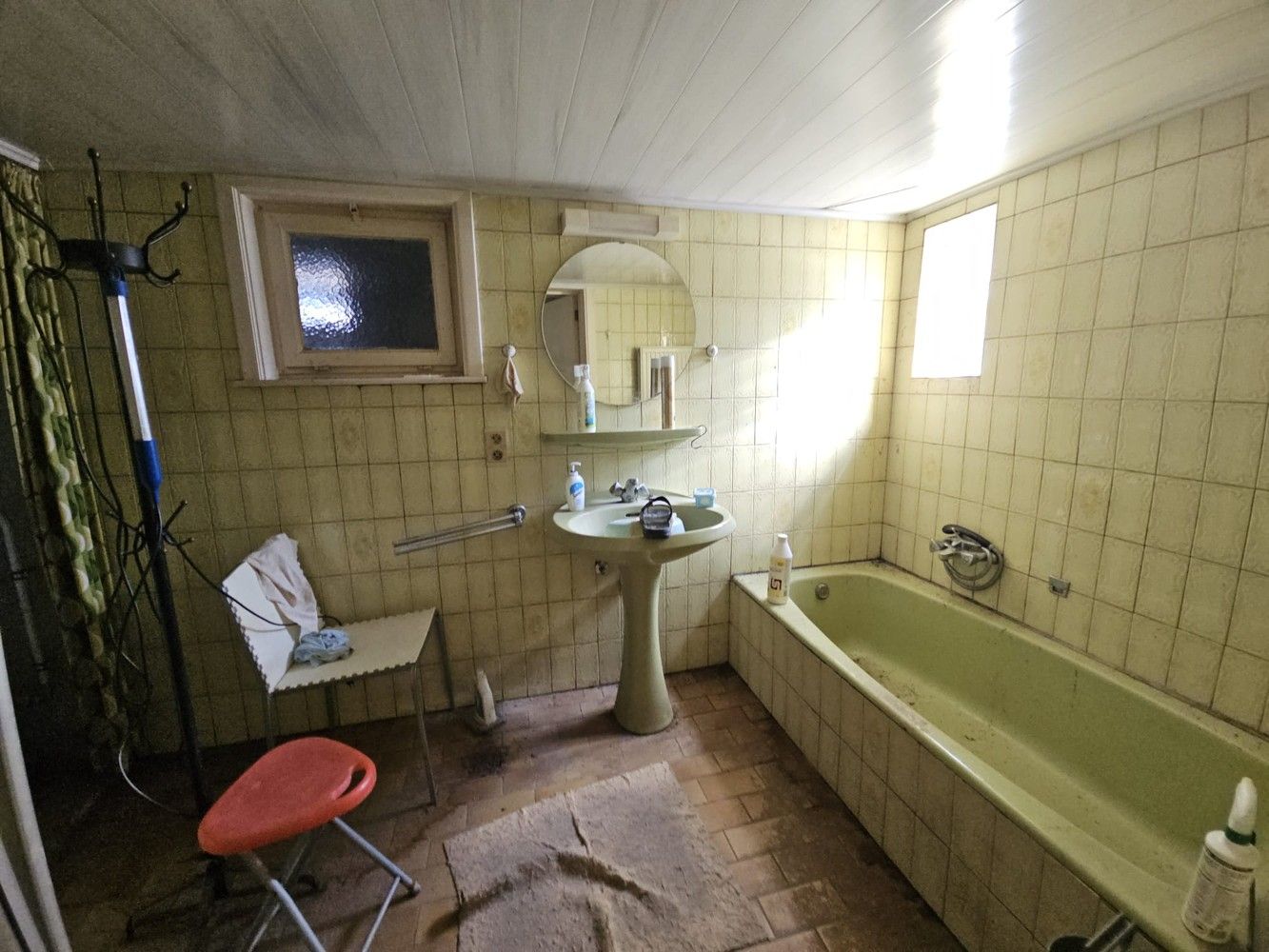 Ruime, grondig te renoveren woningn op 7a foto 8