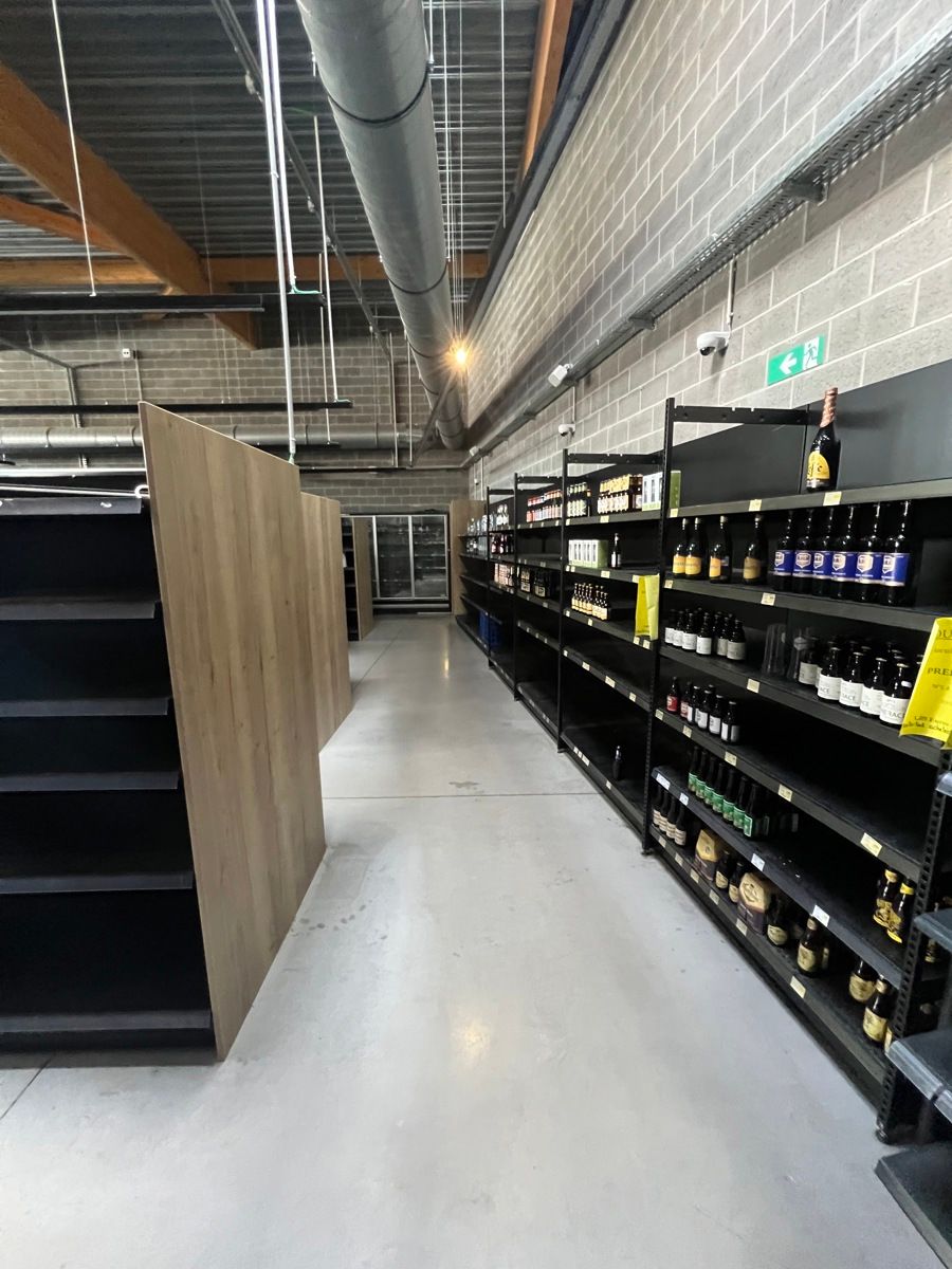 Commercieel gelijkvloers te huur in het centrum van Péruwelz. foto 7