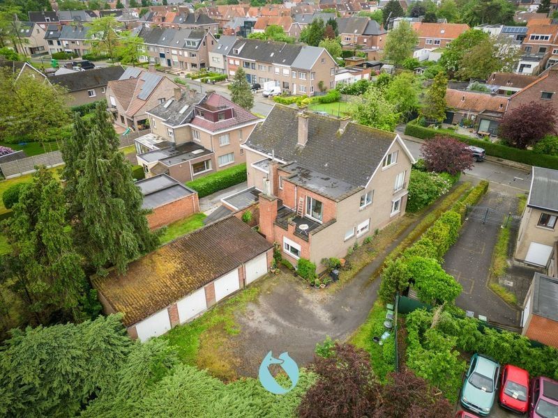 Hoofdfoto van de publicatie: Opbrensteigendom: 2 appartementen en 4 garages