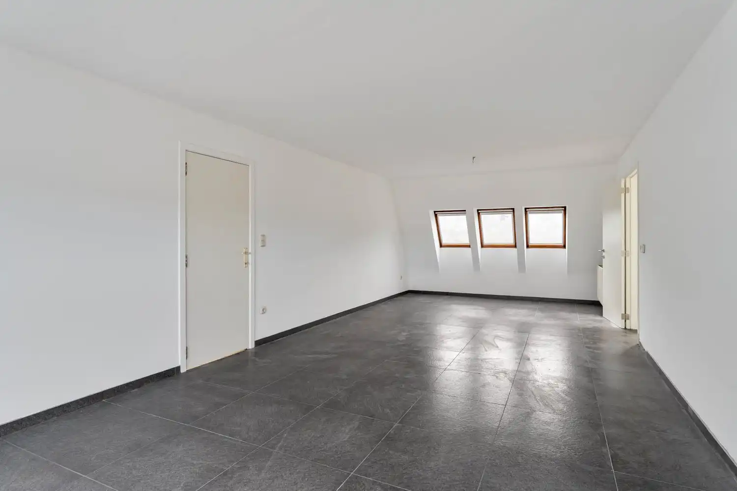 Gunstig gelegen appartement met 2 slaapkamers foto 2