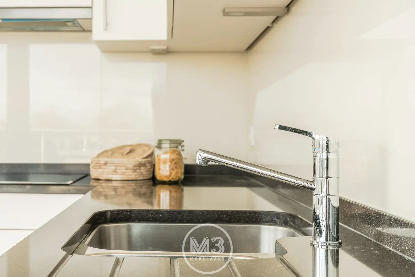 Ruim appartement met 2 slaapkamers, terrassen en garage in Blaasveld. foto 8